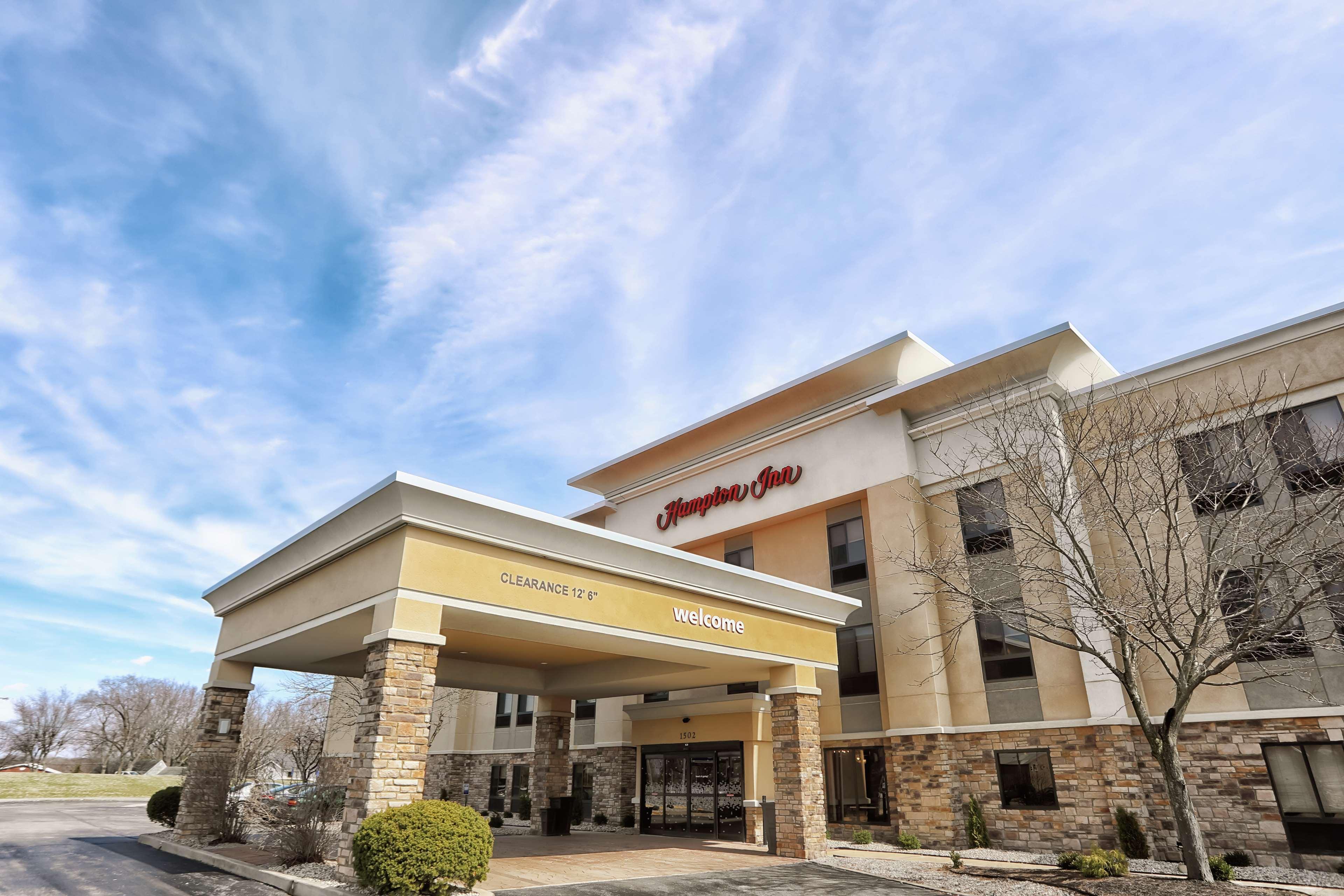 Hampton Inn Marion Bagian luar foto