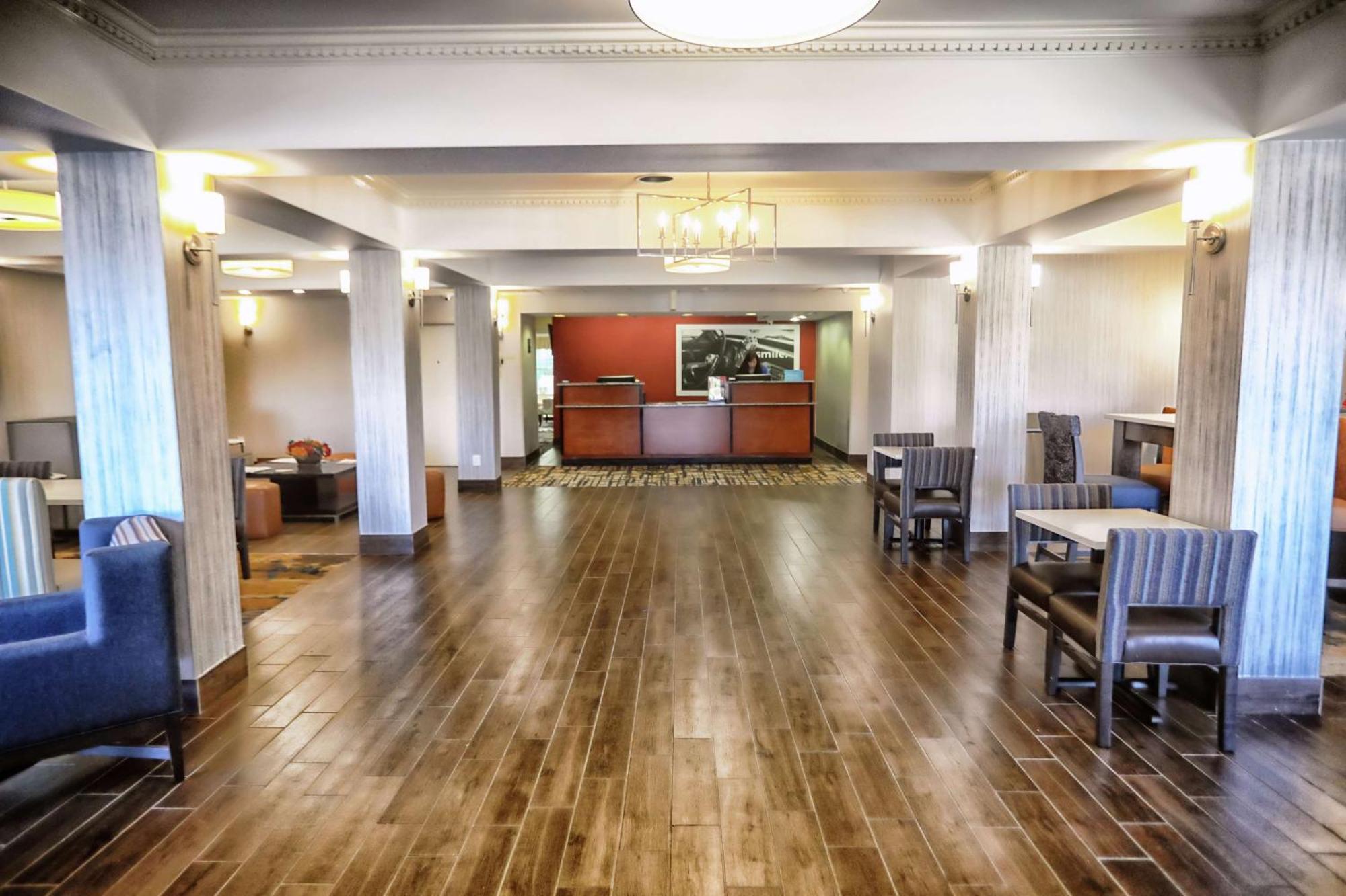 Hampton Inn Marion Bagian luar foto
