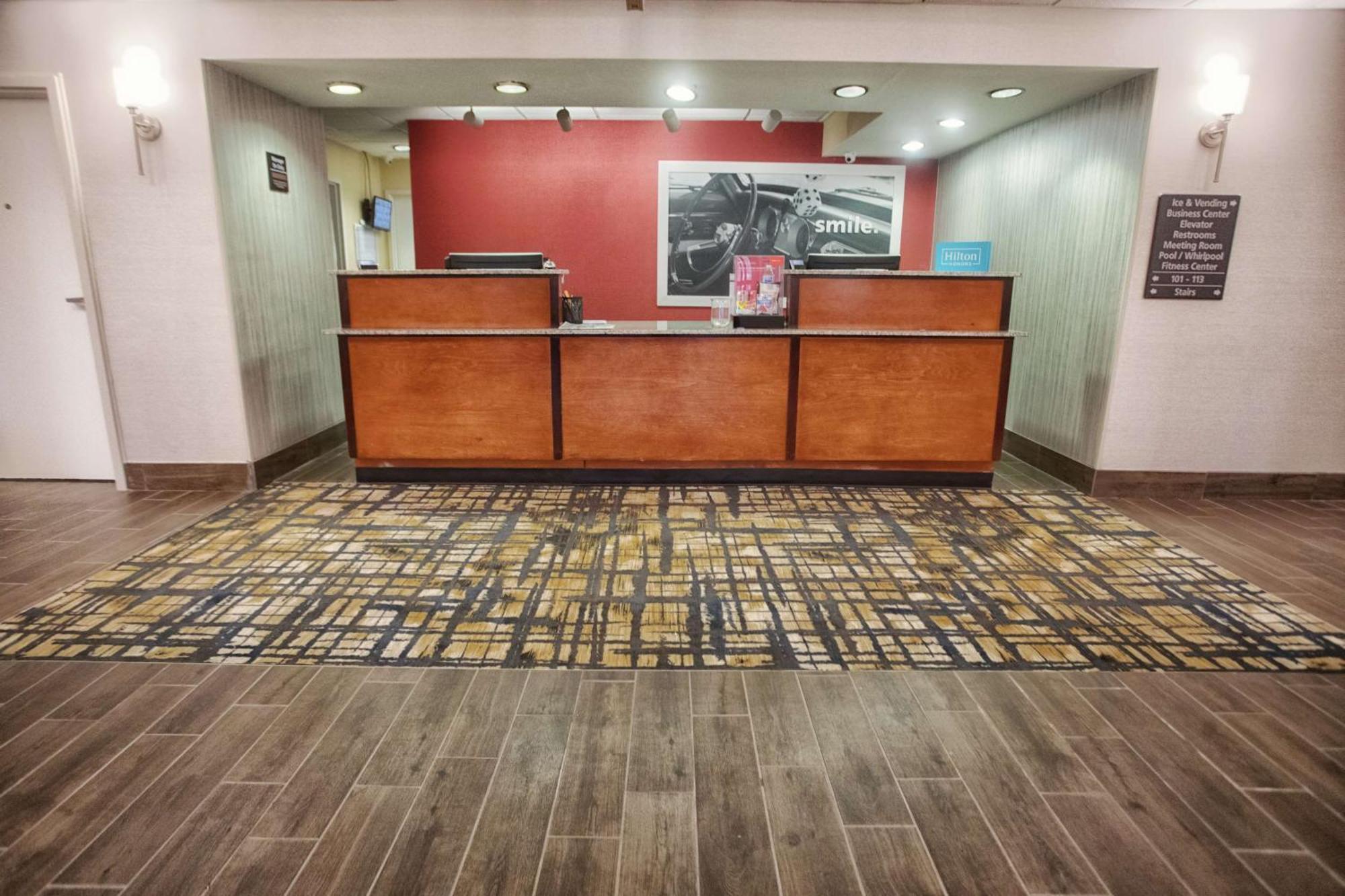 Hampton Inn Marion Bagian luar foto