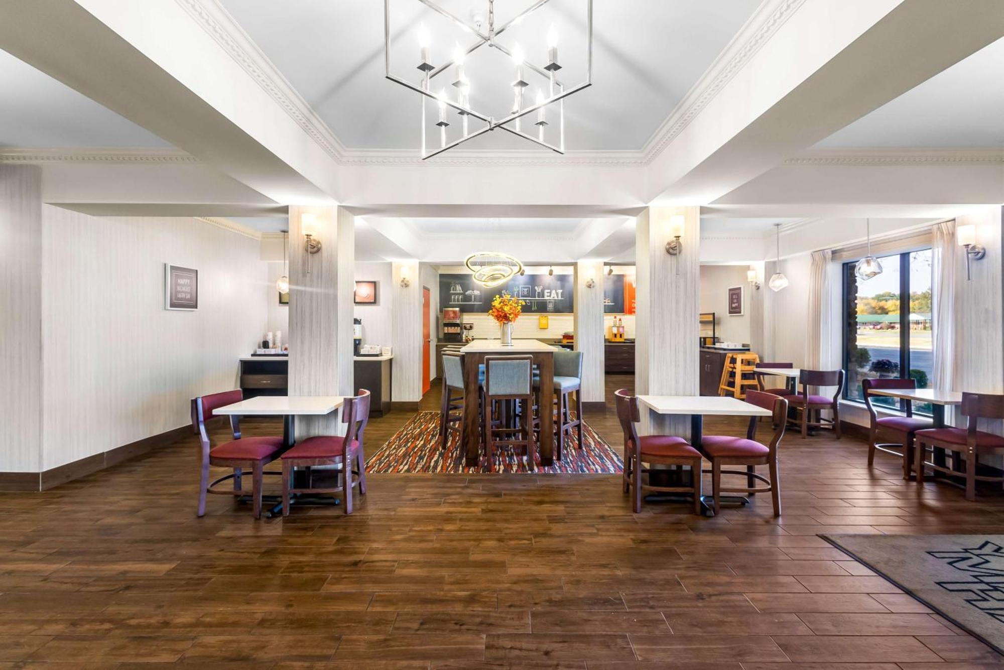 Hampton Inn Marion Bagian luar foto